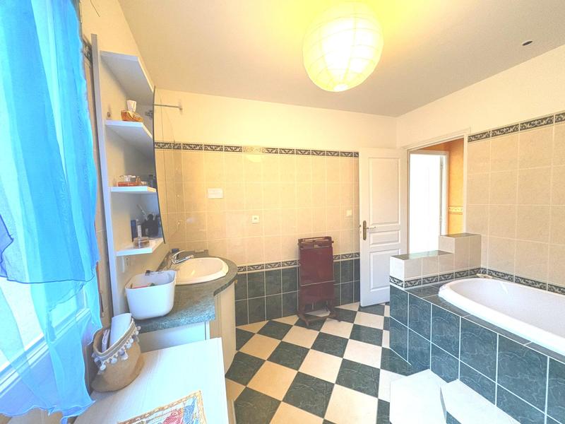 Maison - 168 m² - 7 pièces