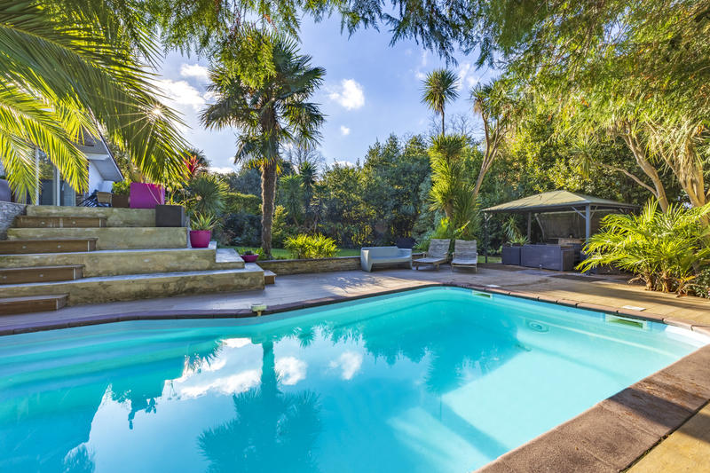 Maison - 300 m² - 10 pièces