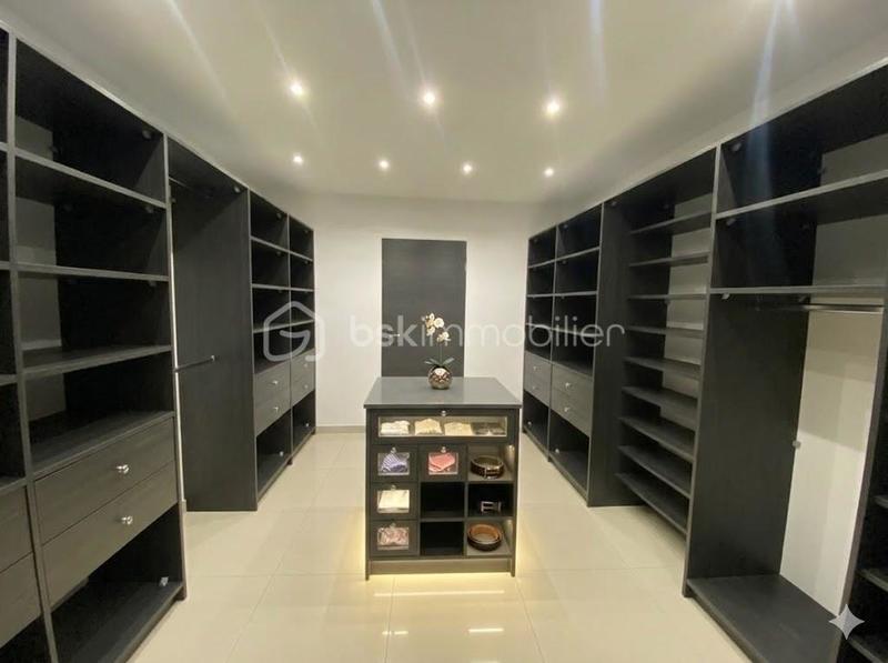 Villa - 280 m² - 7 pièces