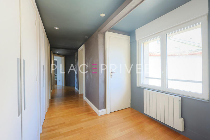 Appartement - 182 m² - 5 pièces