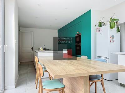 Maison - 300 m² - 13 pièces