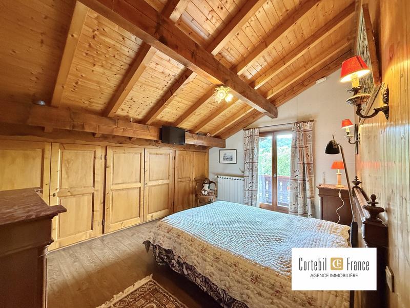 Châlet - 248 m² - 8 pièces