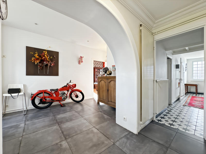 Maison - 350 m² - 10 pièces