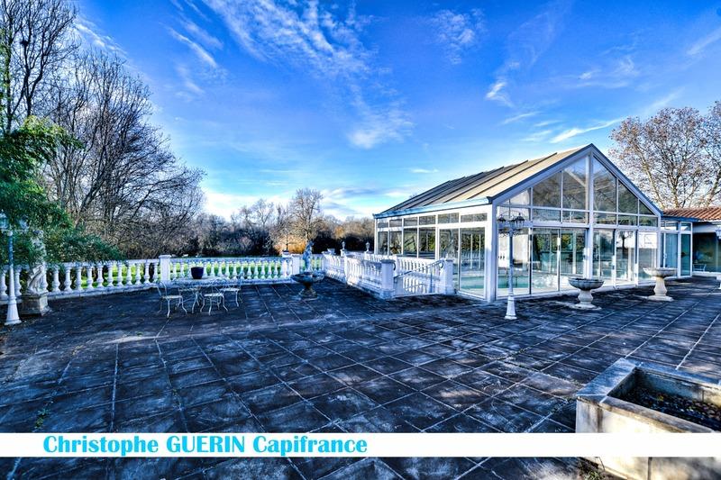 Maison - 250 m² - 8 pièces