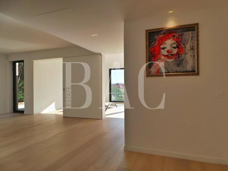 Villa - 250 m² - 8 pièces