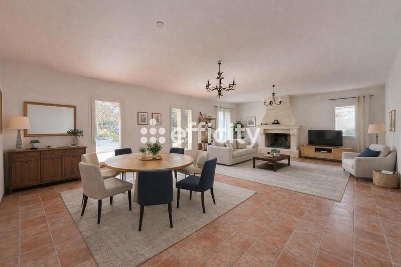 Maison - 217 m² - 9 pièces