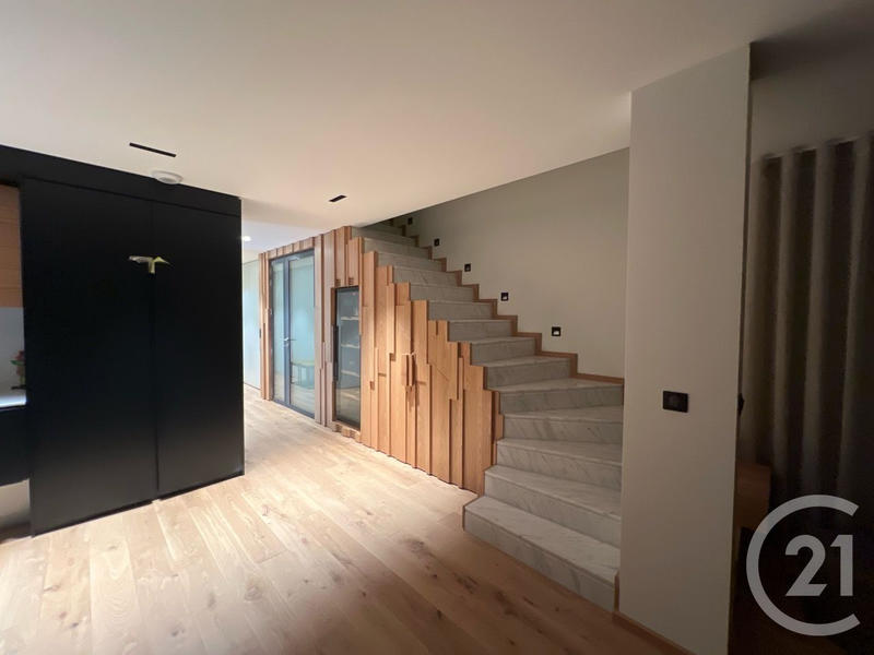 Maison - 202 m² - 5 pièces