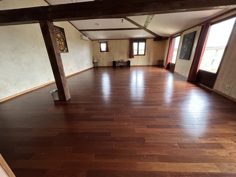 Propriété - 1 721 m² - 30 pièces