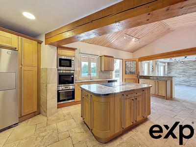 Maison - 261 m² - 11 pièces