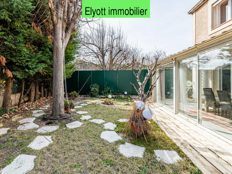 Maison - 232 m² - 12 pièces