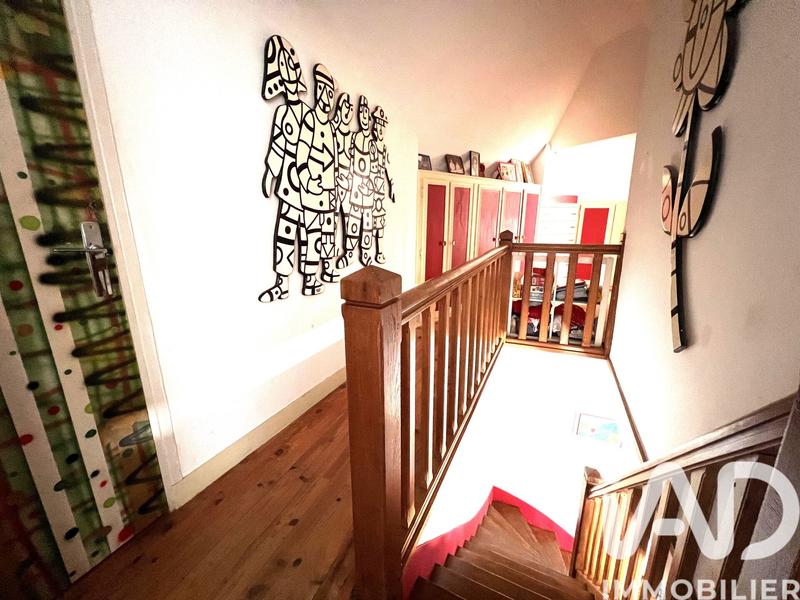 Maison - 214 m² - 8 pièces