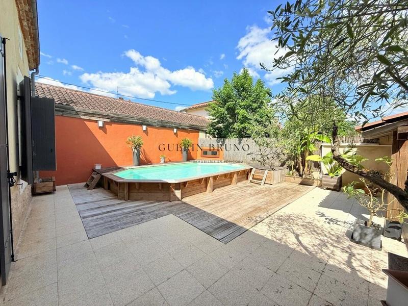 Maison - 201 m² - 7 pièces