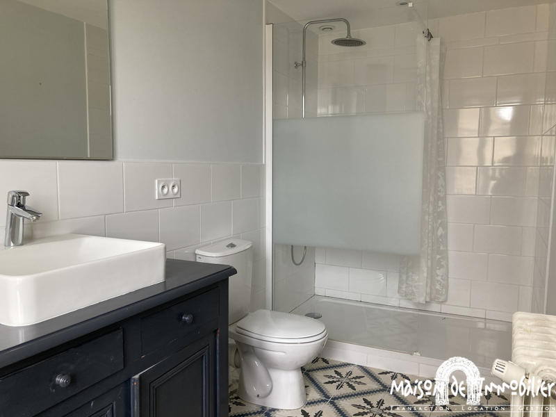 Maison - 220 m² - 5 pièces