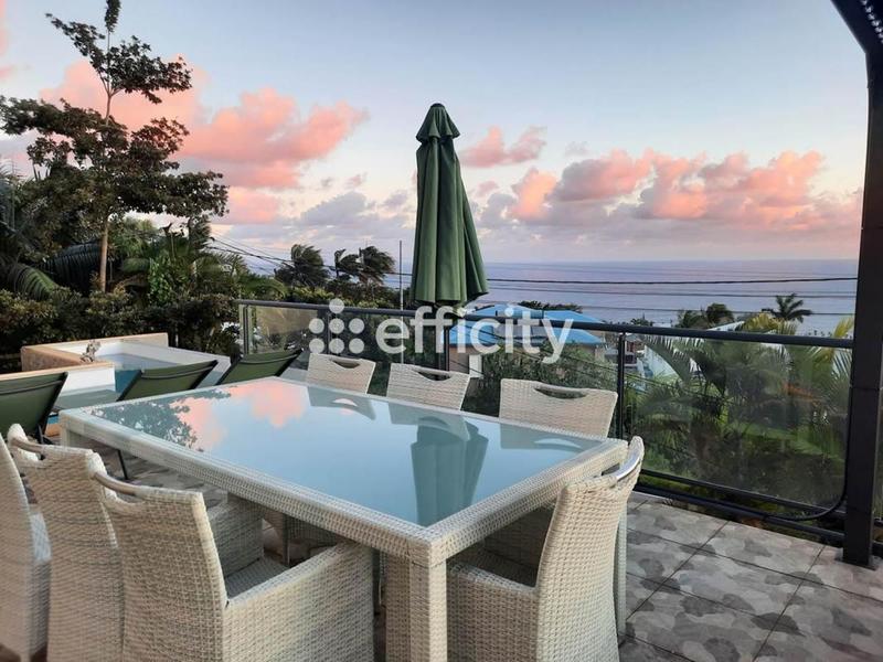 Maison - 301 m² - 12 pièces