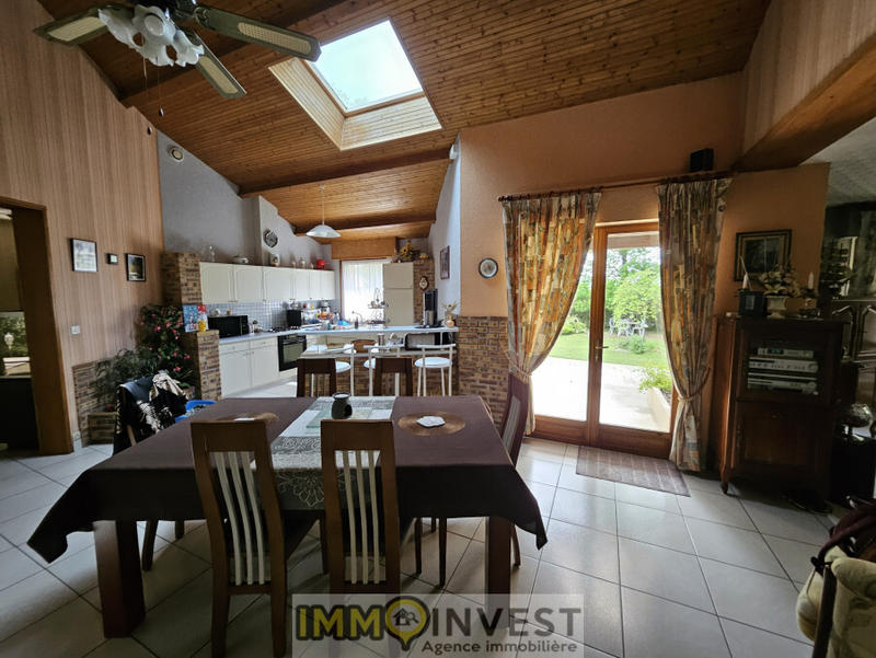 Propriété - 260 m² - 9 pièces