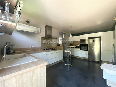 Maison - 94 m² - 5 pièces