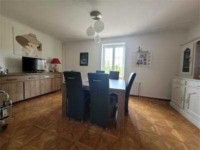 Maison - 250 m² - 8 pièces