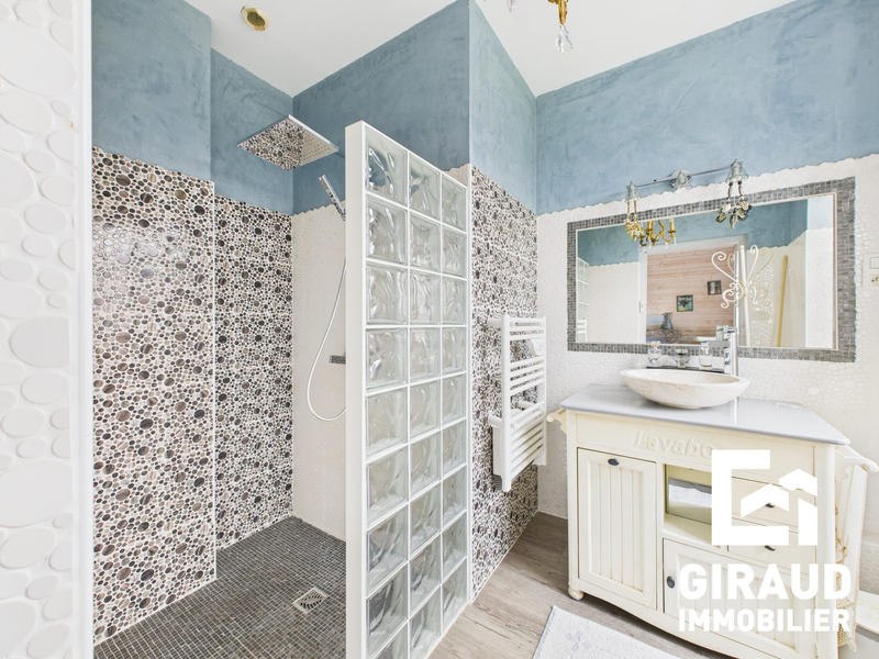 Maison - 208 m² - 7 pièces