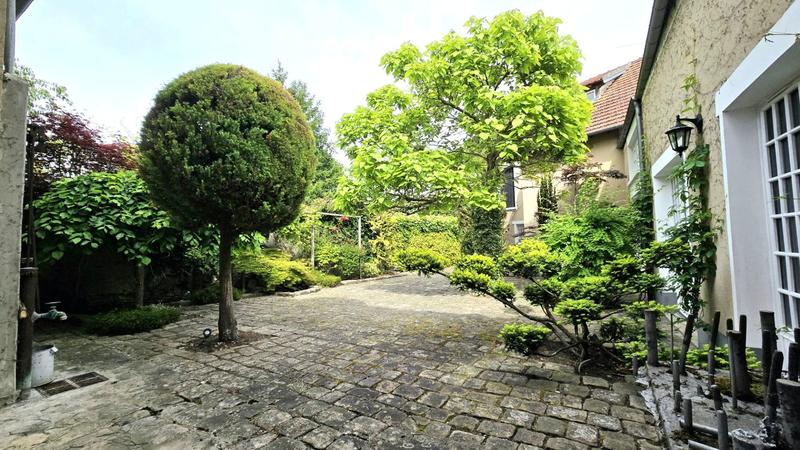 Maison - 384 m² - 11 pièces