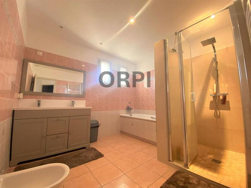 Villa - 212 m² - 8 pièces