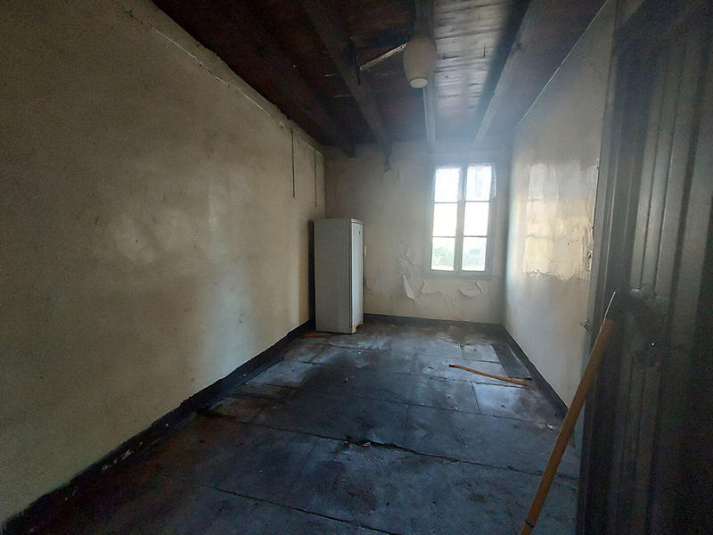 Maison - 335 m² - 4 pièces