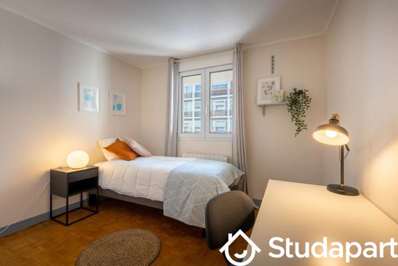 Chambre - 11 m² - 1 pièce