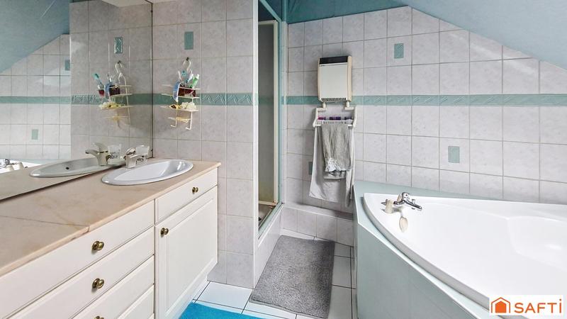 Maison - 200 m² - 8 pièces