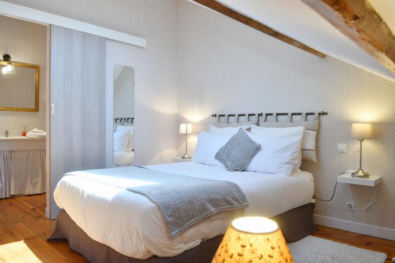 Maison ancienne - 432 m² - 15 pièces