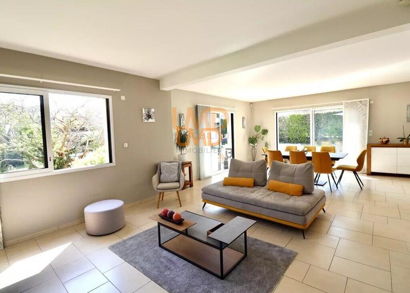 Villa - 279 m² - 7 pièces