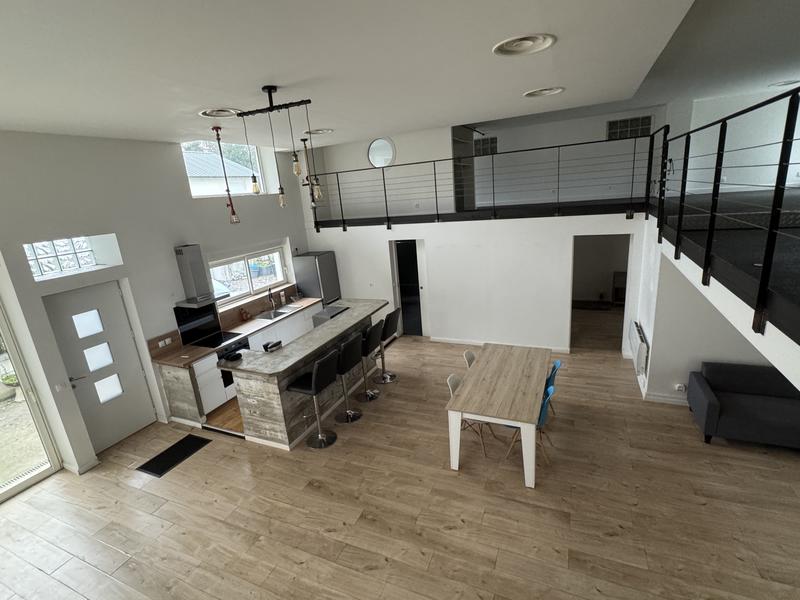 Loft - 104 m² - 4 pièces