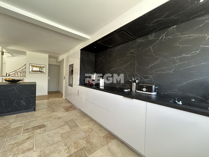 Maison - 205 m² - 7 pièces