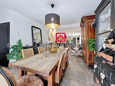 Maison - 220 m² - 5 pièces