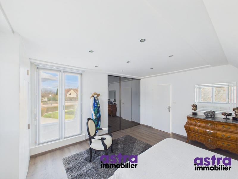 Maison - 137 m² - 5 pièces