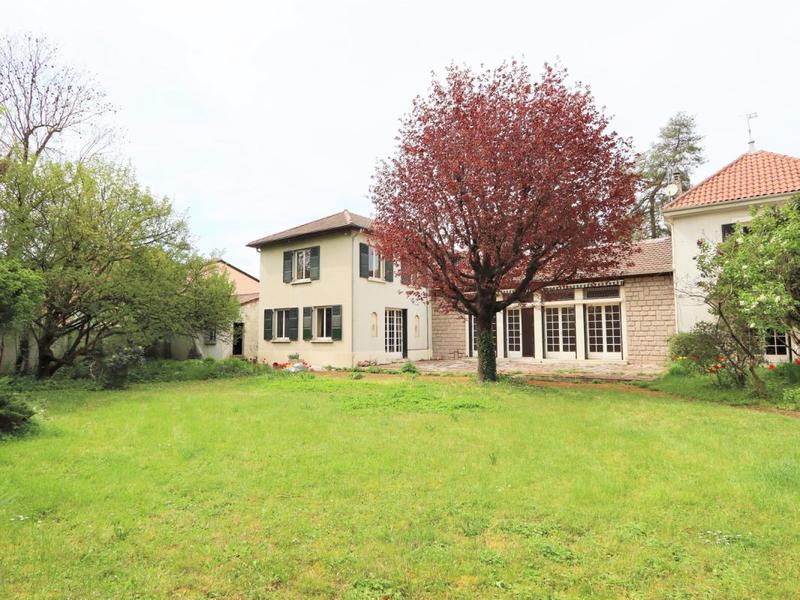 Maison - 247 m² - 7 pièces