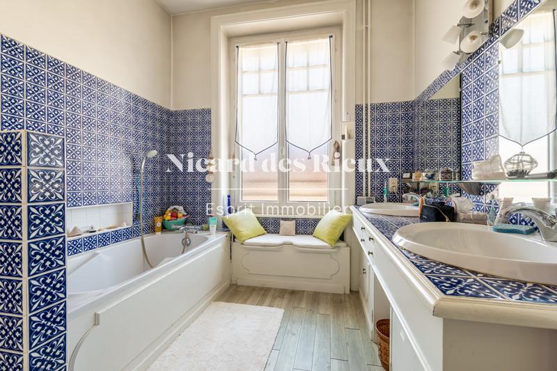 Maison - 210 m² - 8 pièces