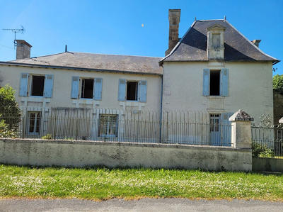 Maison - 210 m² - 10 pièces