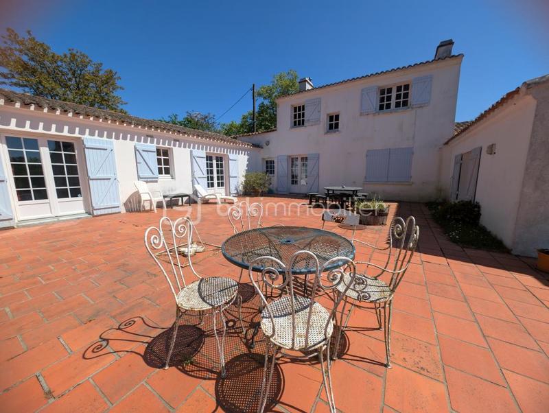 Demeure - 205 m² - 7 pièces