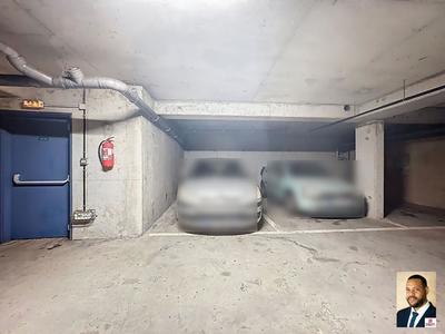 Parking / Garage