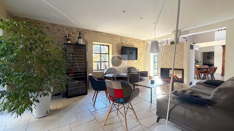 Maison - 280 m² - 9 pièces