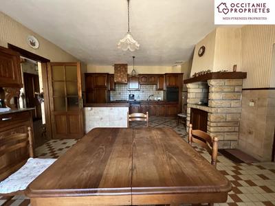 Maison - 221 m² - 8 pièces