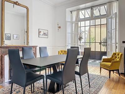 Maison de ville - 245 m² - 8 pièces