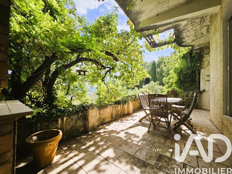 Maison - 240 m² - 10 pièces