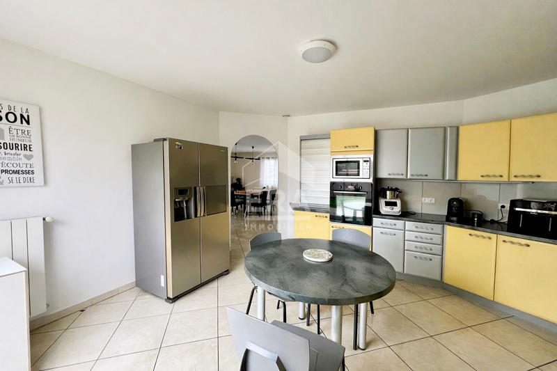 Maison - 180 m² - 8 pièces