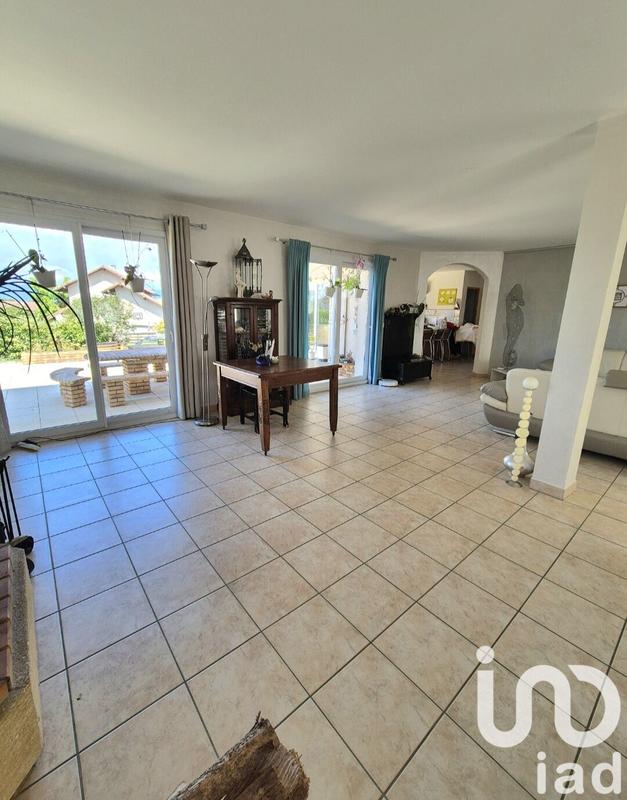 Maison - 250 m² - 7 pièces