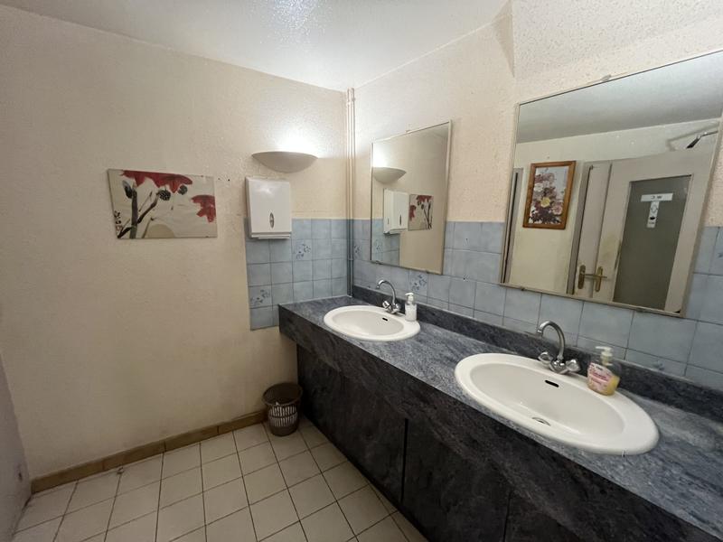 Local commercial - 142 m² - 3 pièces