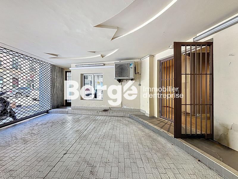 Local commercial - 215 m²