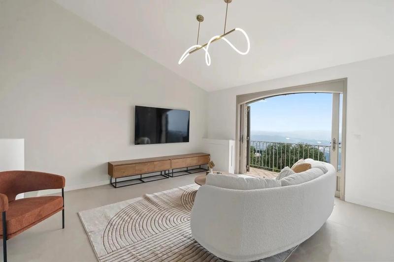 Maison - 307 m² - 7 pièces