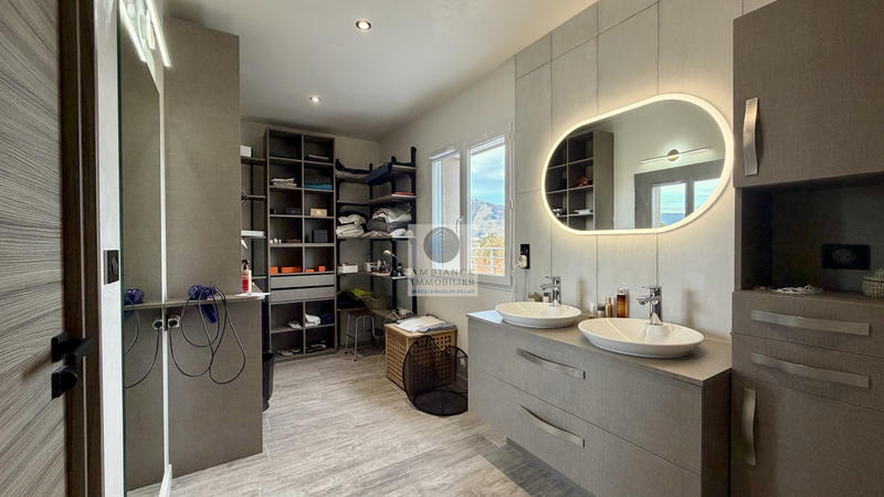 Appartement - 133 m² - 4 pièces