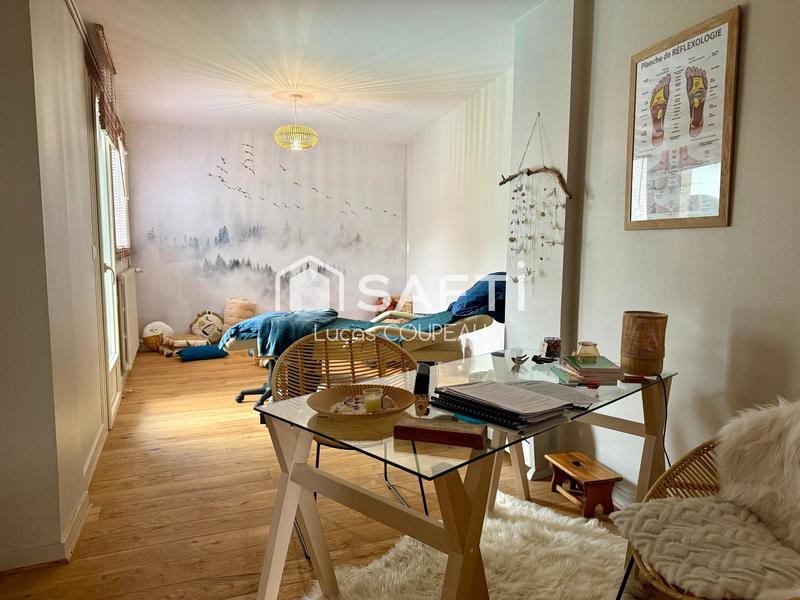 Maison - 239 m² - 10 pièces