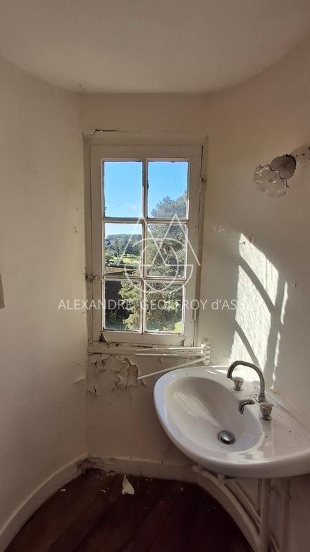 Château - 2 500 m² - 30 pièces